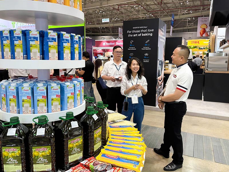 dầu oliu và mỳ ý